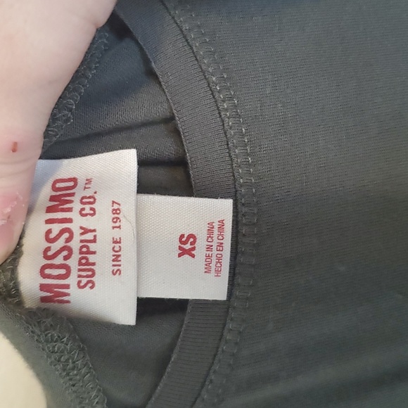 Mossimo Oversized olive green low back neckline flowy tank top - Picture 5 of 7